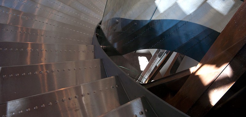Imagen de las emblemáticas escaleras de Espacio Fundación Telefónica.