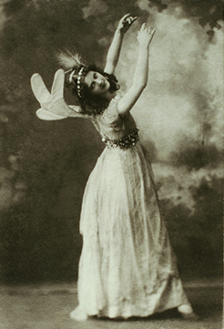 Baker's Art Gallery. Isadora Duncan como primera hada en 'Midsummer night's dream', ca. 1896. The New York Public Library.