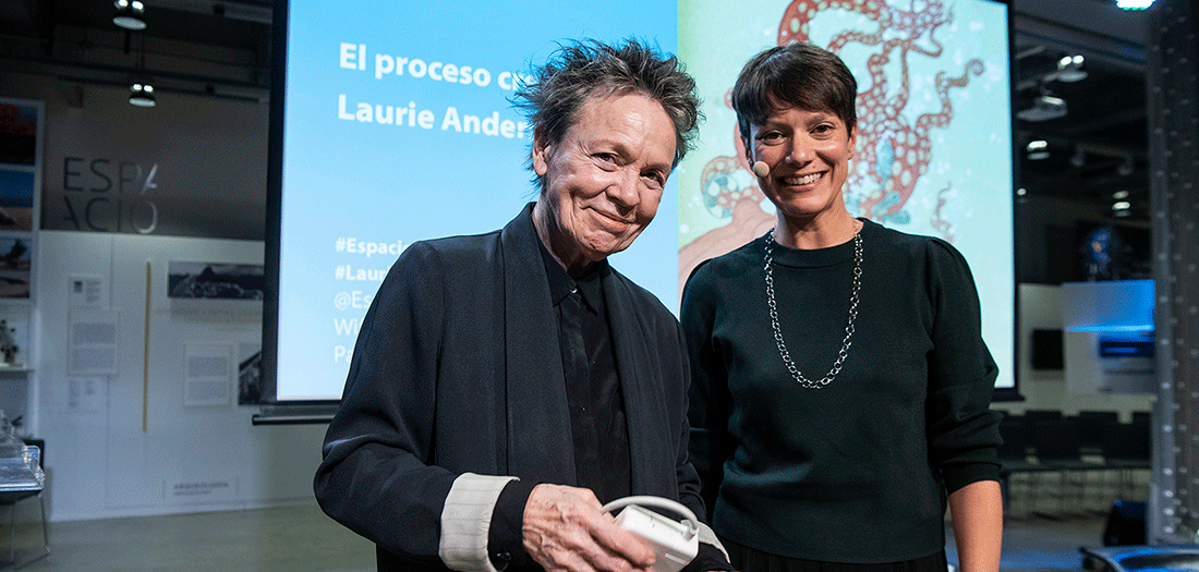 Laurie Anderson y María Santoyo.