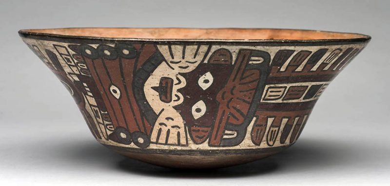 Nasca (200 a.C.-650 d.C.) Taza con diseños del ser mítico antropomorfo Museo de Arte de Lima. Donación Memoria Prado