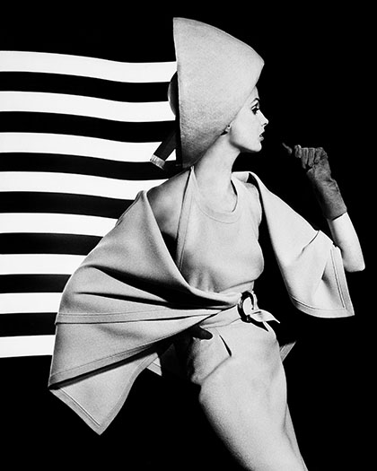Dorothy + white light stripes, Paris 1962 ©William Klein