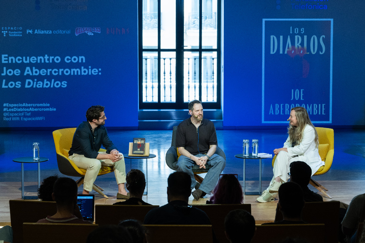 Joe Abercombie presentando 'Los diablos'