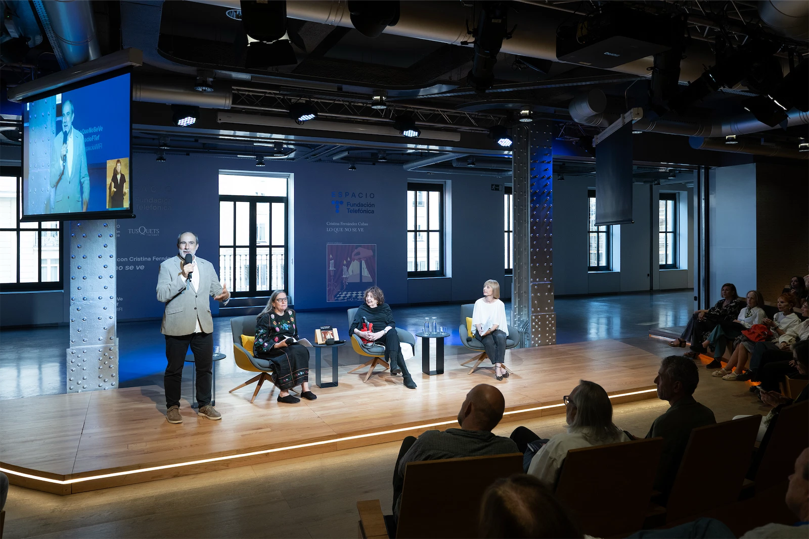 Un momento de la presentación del libro 'Lo que no se ve' de Cristina Fernández Cubas