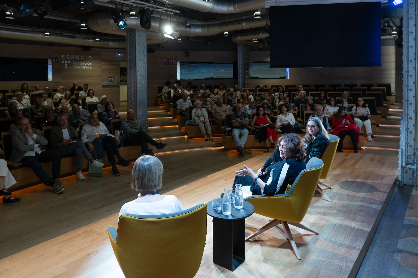 Un momento de la presentación del libro 'Lo que no se ve' de Cristina Fernández Cubas