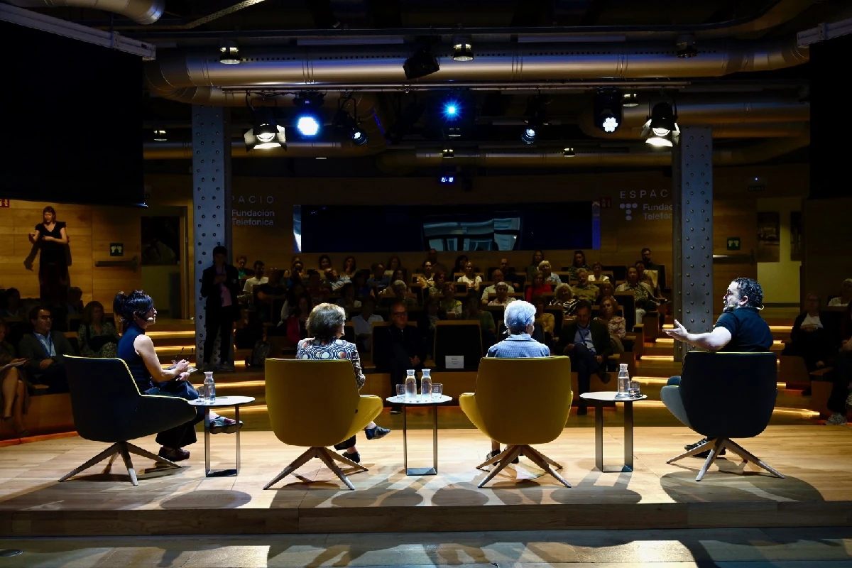 Un momento del encuentro ‘Regular o innovar, con Victoria Camps, Paloma Llaneza y Nacho Vigalondo’