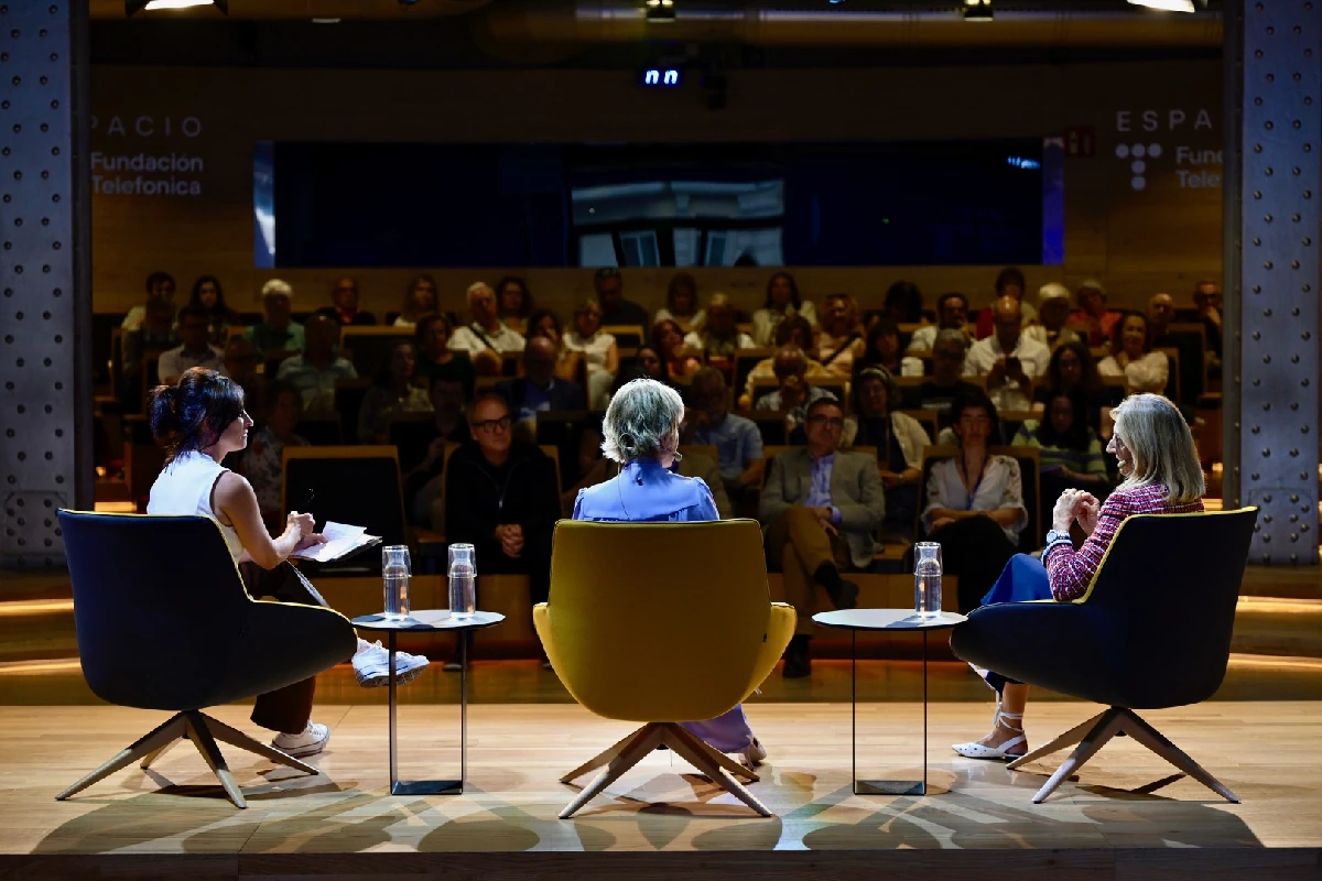 Un momento del encuentro ‘Algoritmos y prejuicios’, con Carme Artigas y Amparo Alonso Betanzos