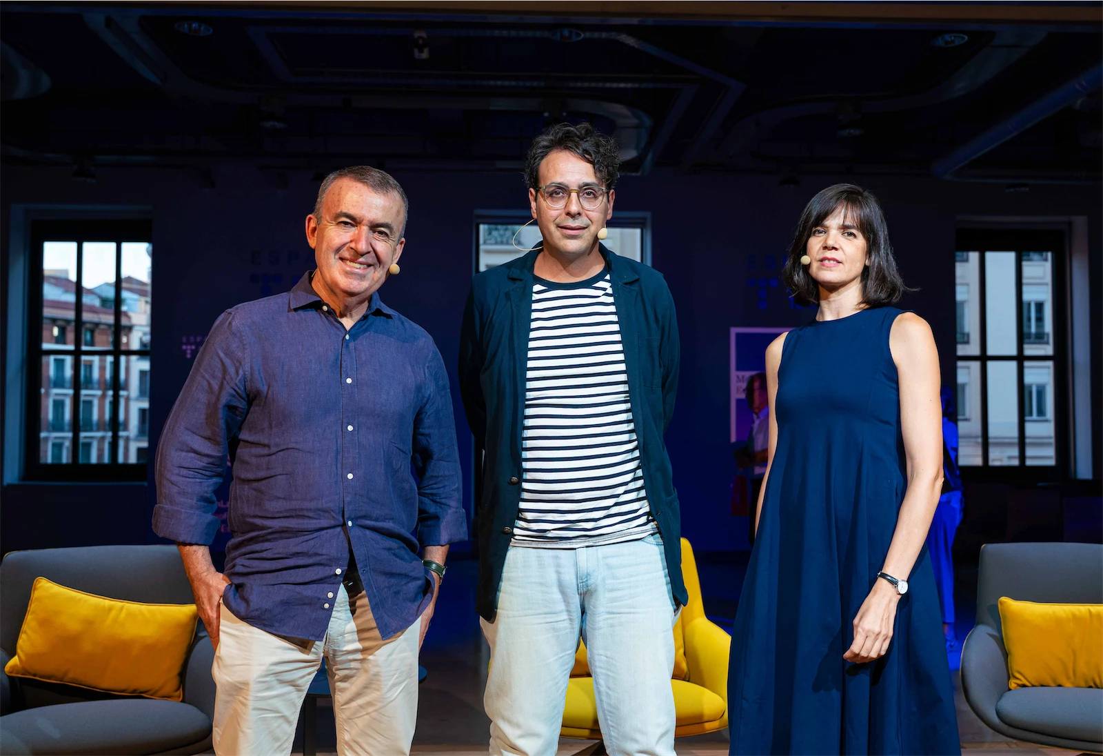 Una imagen del encuentro entre Mohamed El Morabet, Lorenzo Silva y Lara Moreno