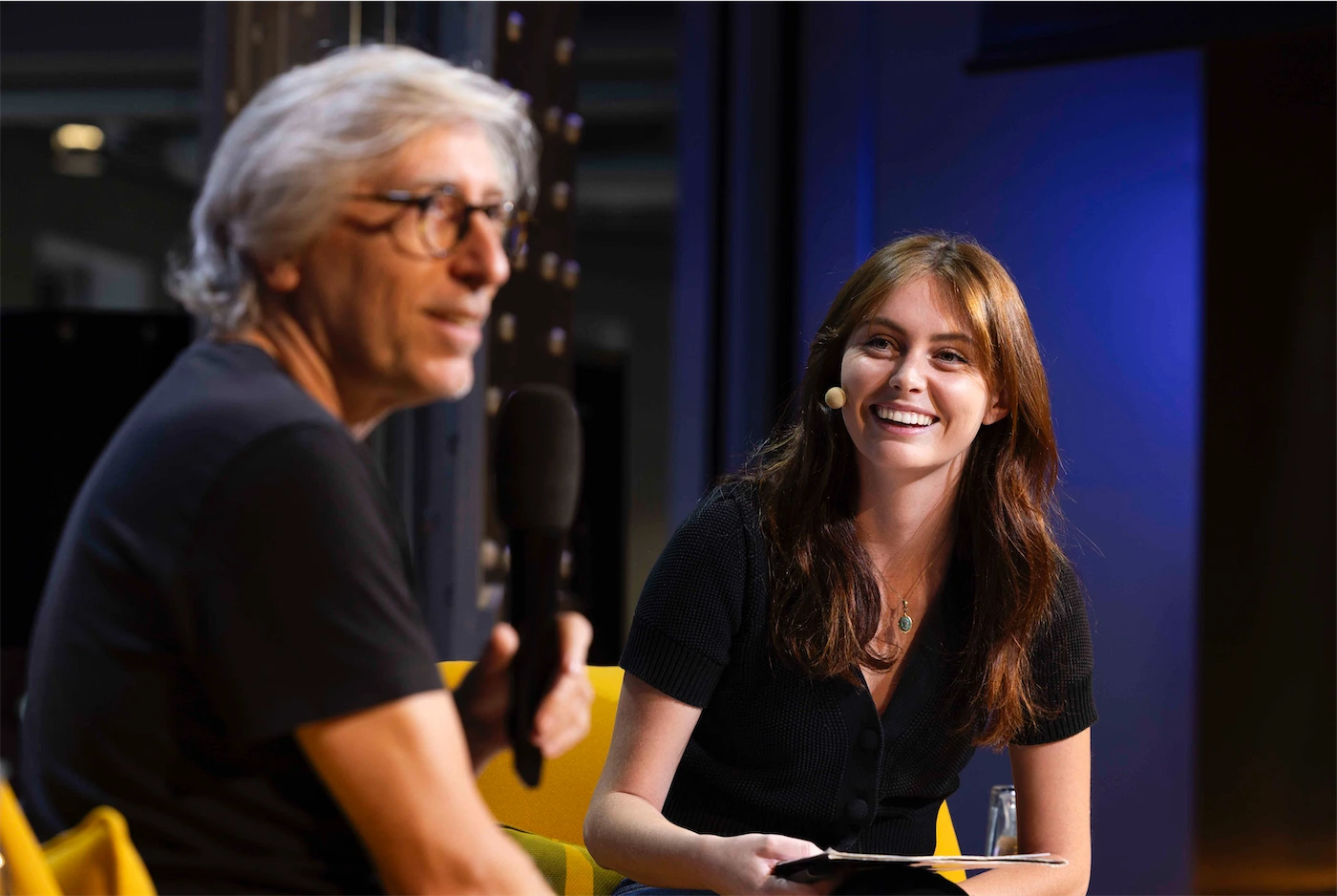 Un momento del encuentro entre David Trueba y Anna Miñana