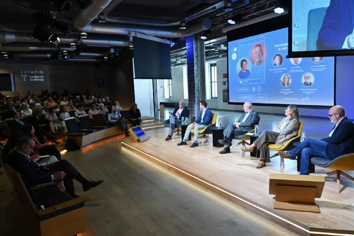 Un momento del congreso ‘Tecnología y personas mayores: el reto de la brecha digital’