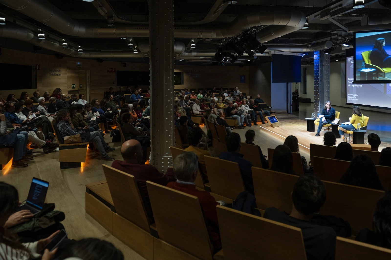 Un momento del encuentro con Tom Gauld y Laura Barrachina