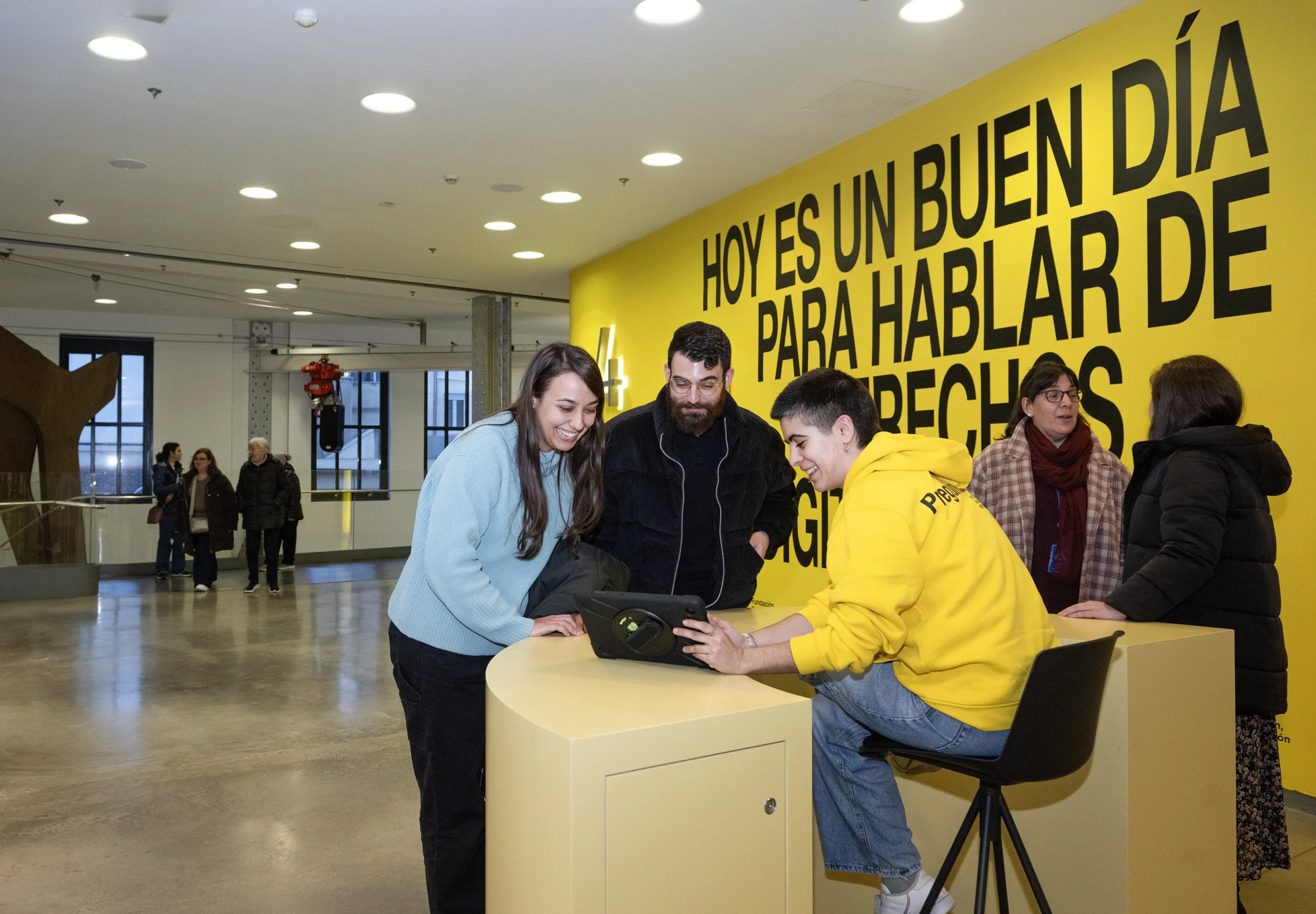 Fotografía del Espacio de Mediación de la exposición 'Hoy es un buen día para hablar de derechos digitales'