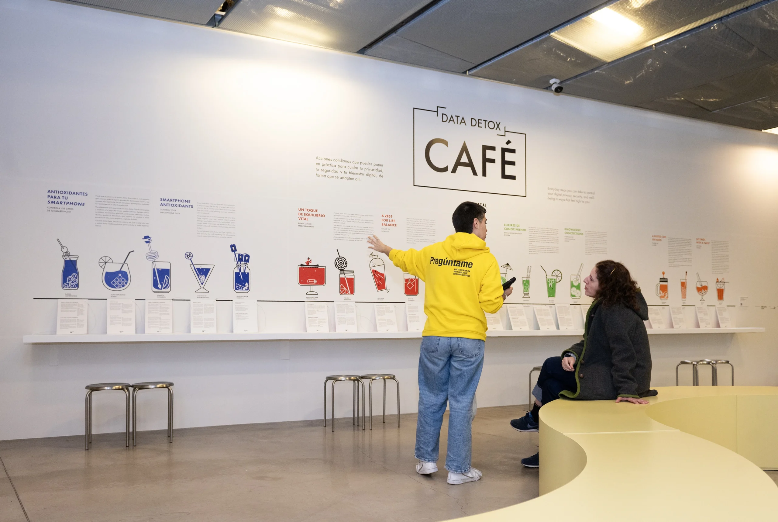 Fotografía del Espacio de Mediación de la exposición 'Hoy es un buen día para hablar de derechos digitales'