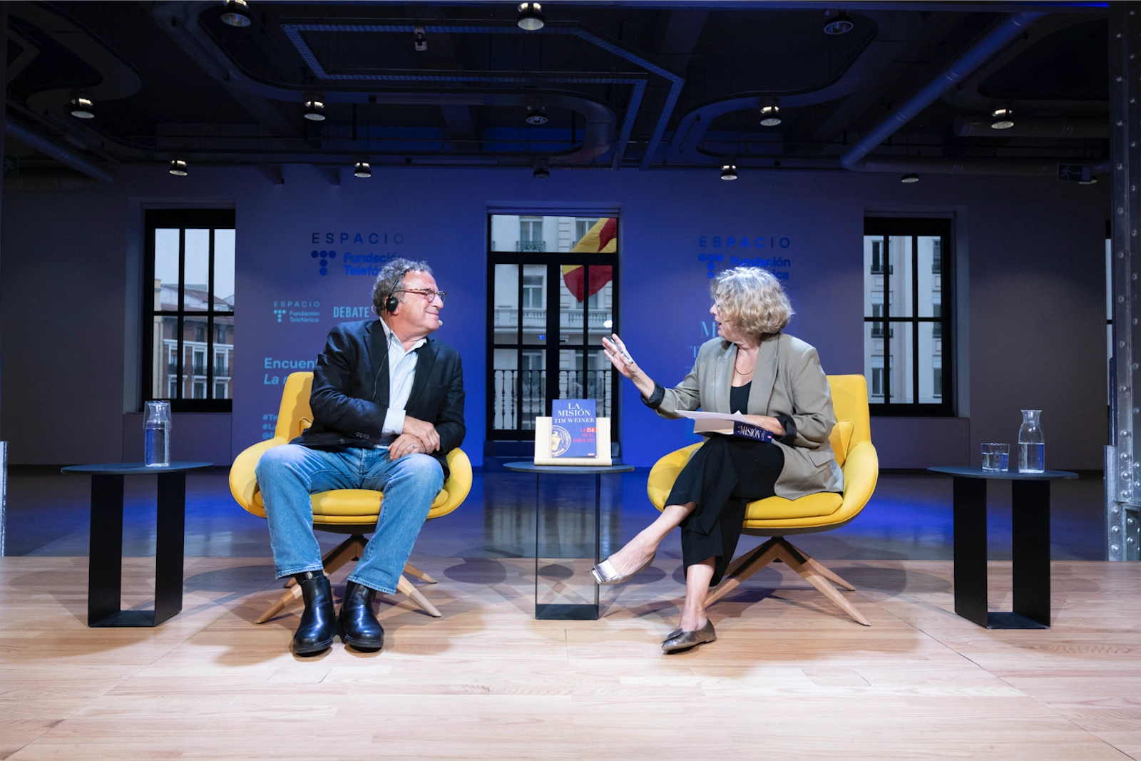 Un momento del encuentro entre Tim Weiner y Montserrat Domínguez