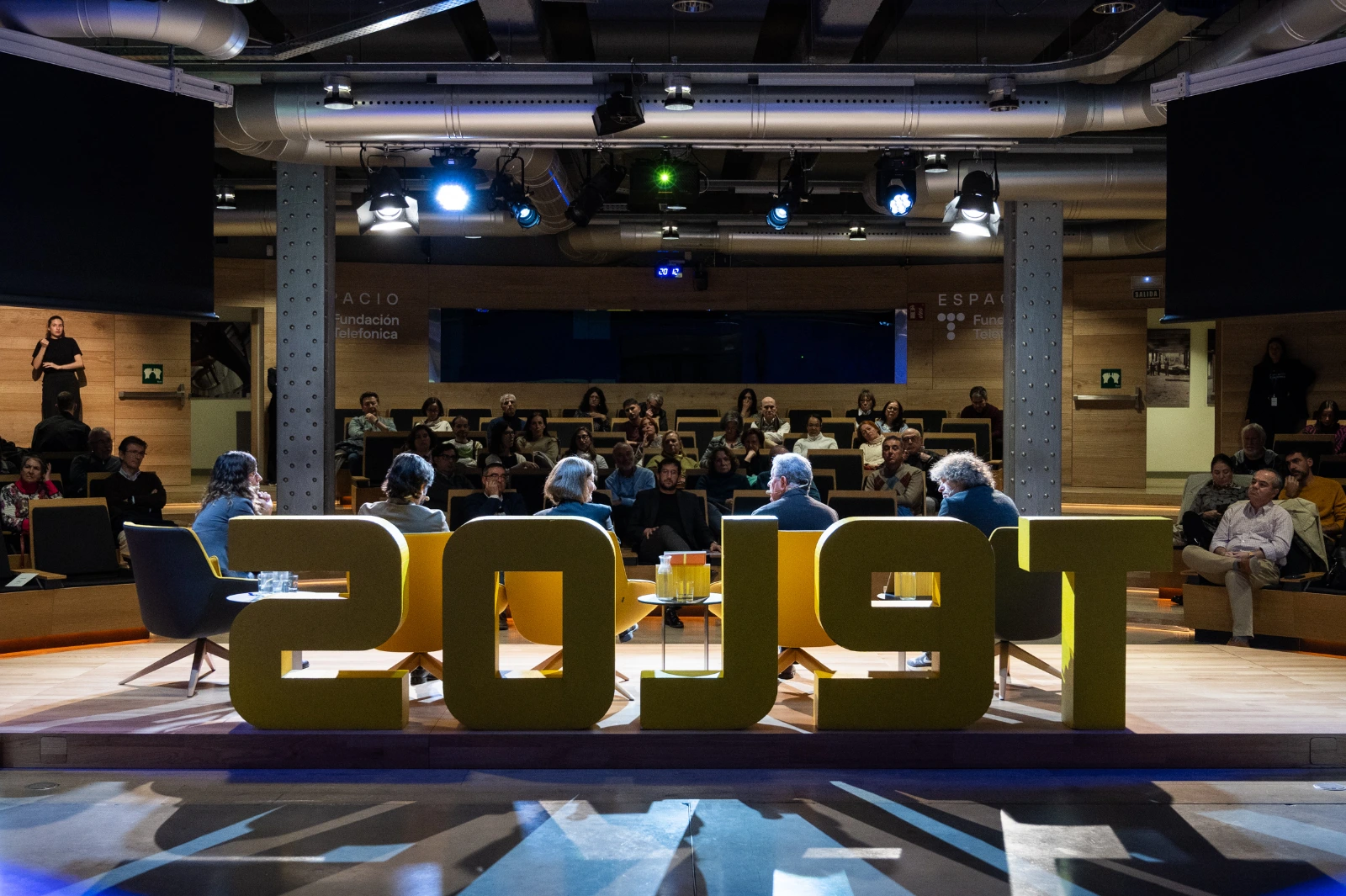 Un momento de la presentación de la revista TELOS 128