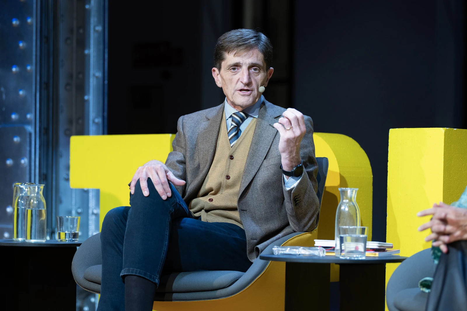 Una imagen del encuentro Foro TELOS: Mar España, Vicente Bellver y Elena Herrero-Beaumont