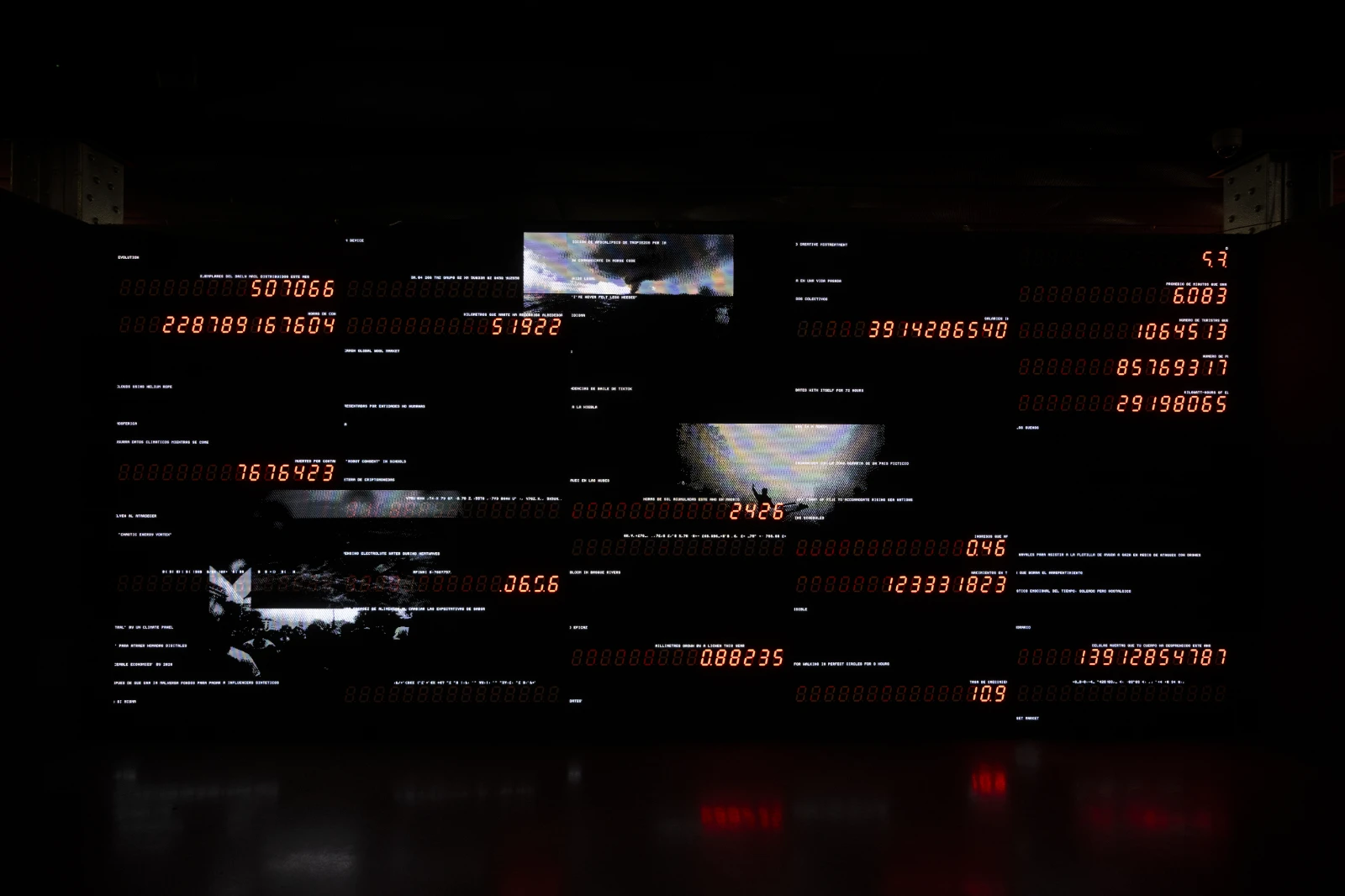 Foto de sala de la exposición ‘Hoy es un buen día para hablar de Derechos Digitales’