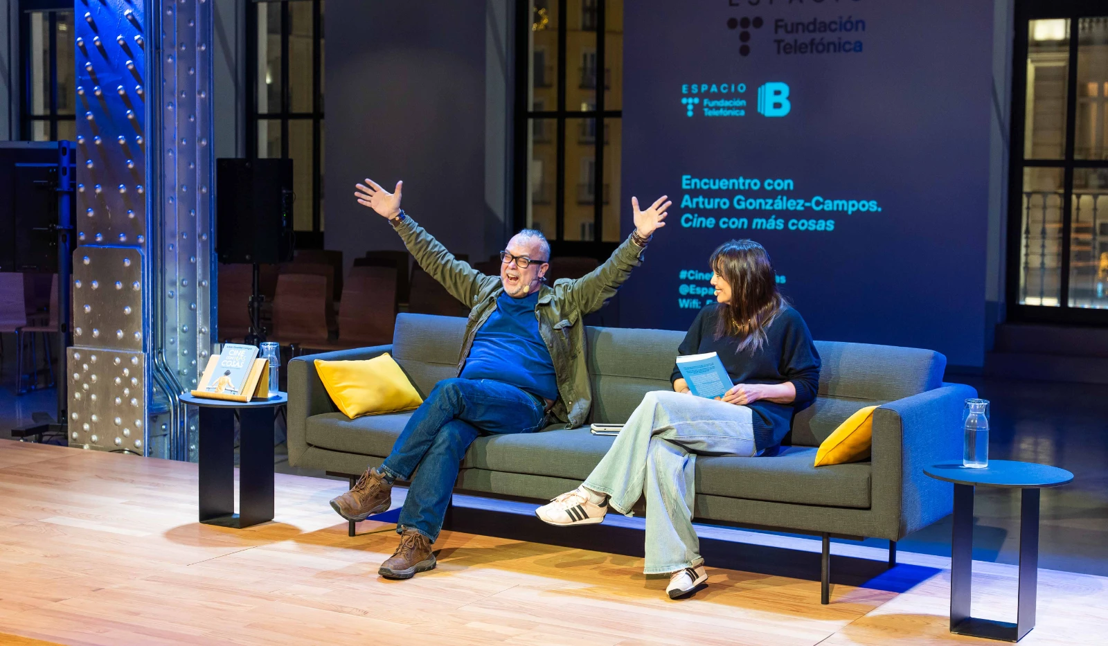 Un momento de la presentación de ‘Cine con más cosas’, con Arturo González-Campos y Mónica Carrillo.