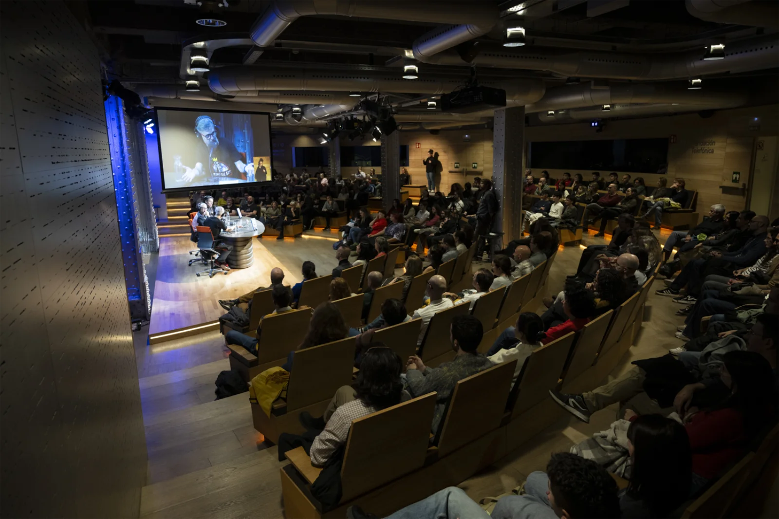 Un momento del Todopoderosos: Adopta una peli