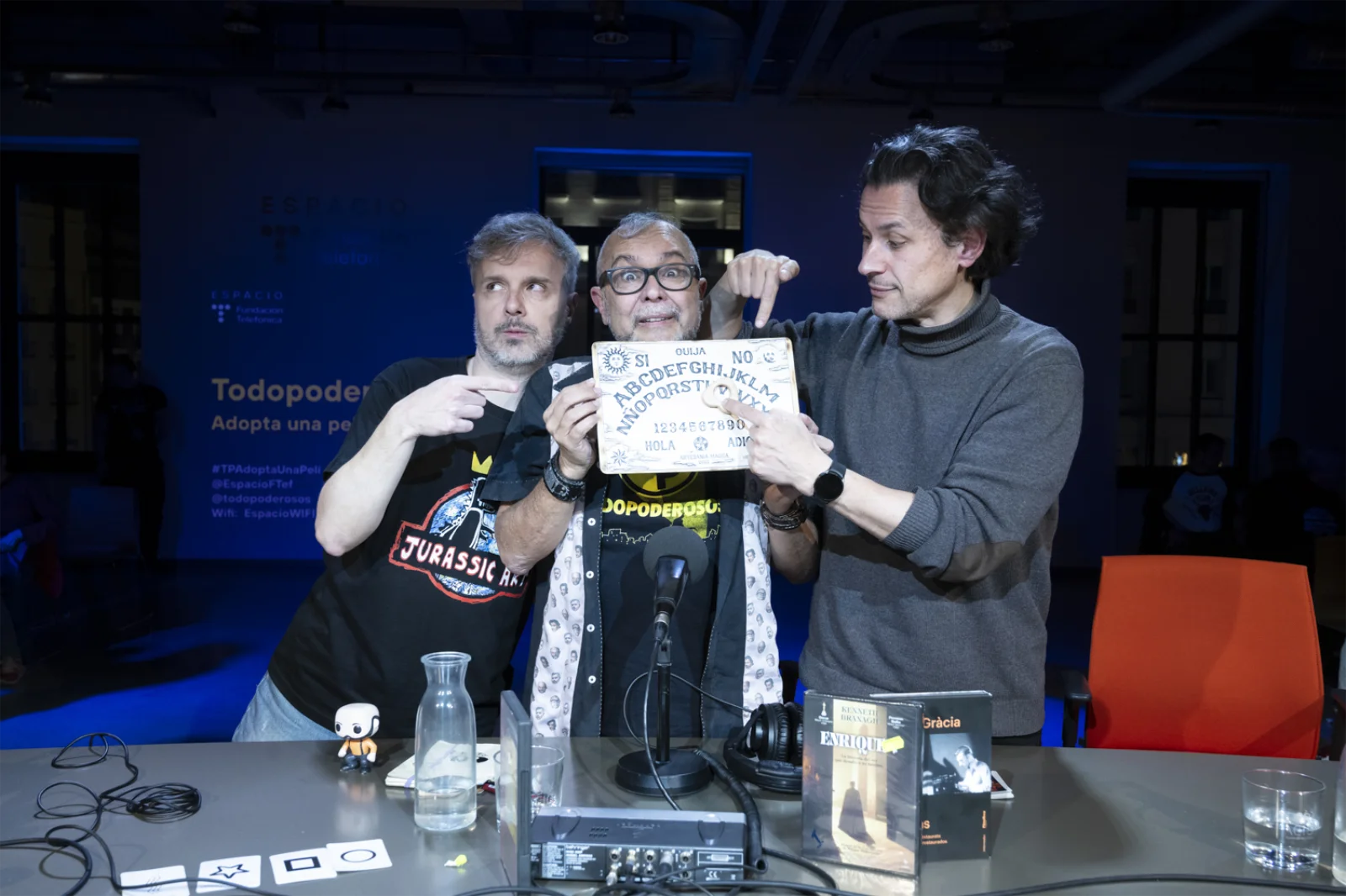 Un momento del Todopoderosos: Adopta una peli