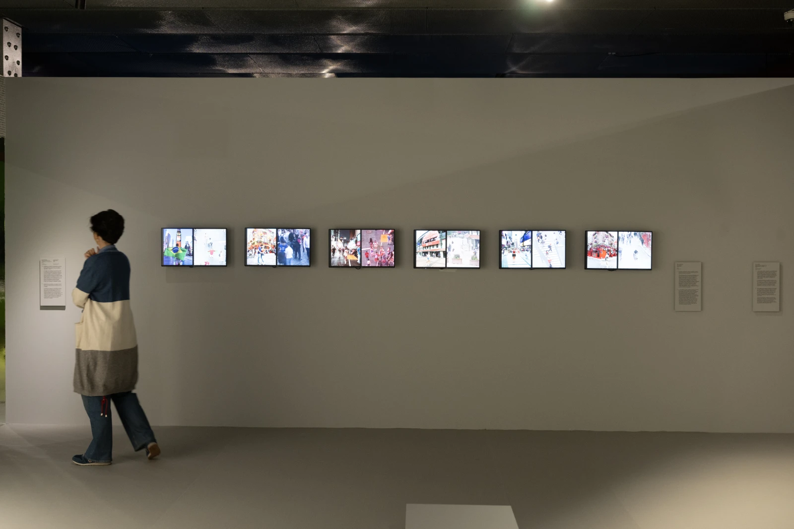 Foto de sala de la exposición ‘Hoy es un buen día para hablar de Derechos Digitales’