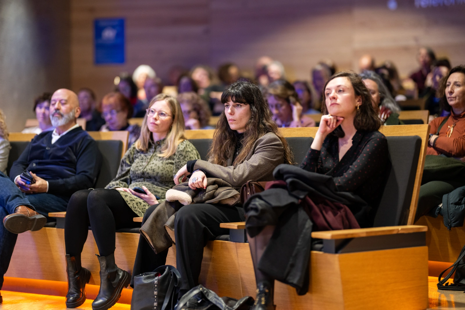 Un momento del Encuentro con Yasmina Reza. Presentación de Casos reales