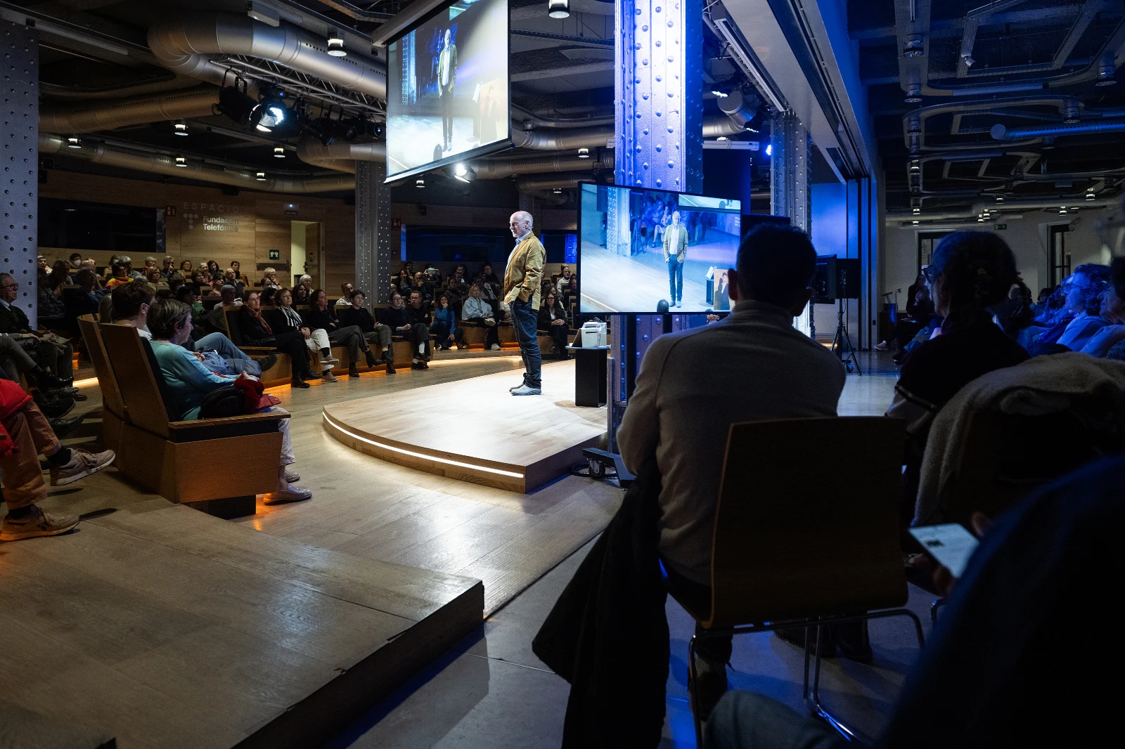 Un momento del encuentro con Rafael Yuste