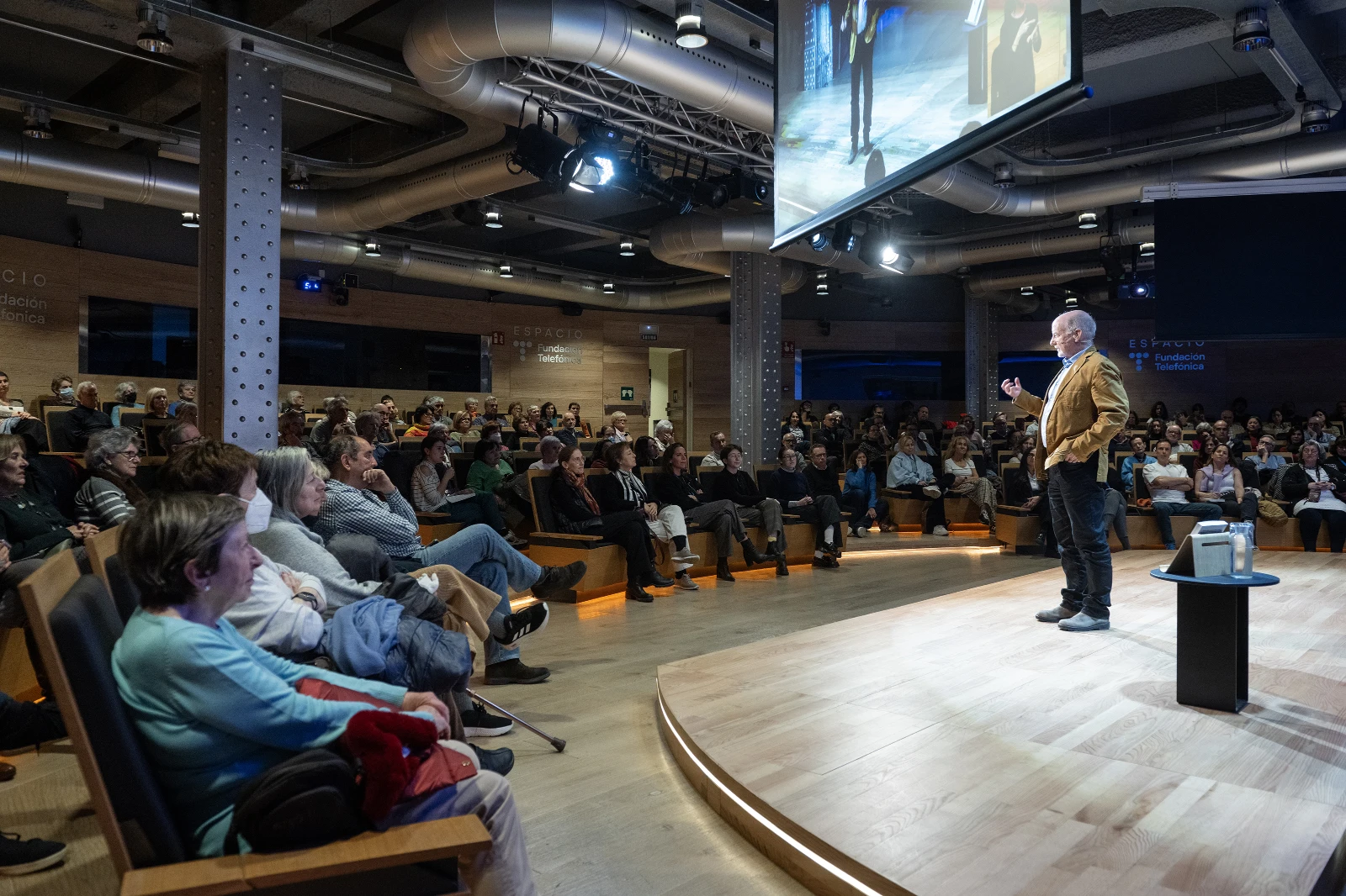 Un momento del encuentro con Rafael Yuste