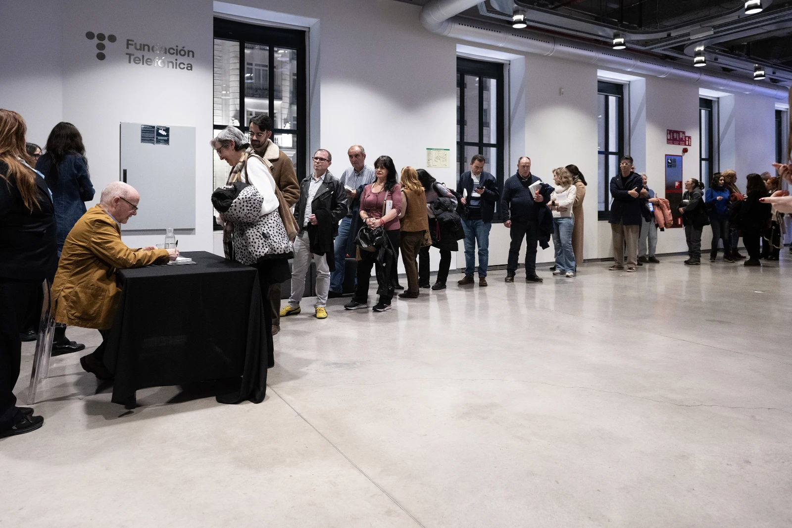 Un momento del encuentro con Rafael Yuste