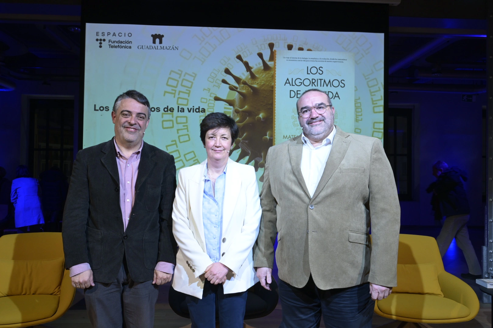Un momento del evento 'Los algoritmos de la vida' con María Teresa Herrero, Juan Alberto Besada y Juan Dorado.