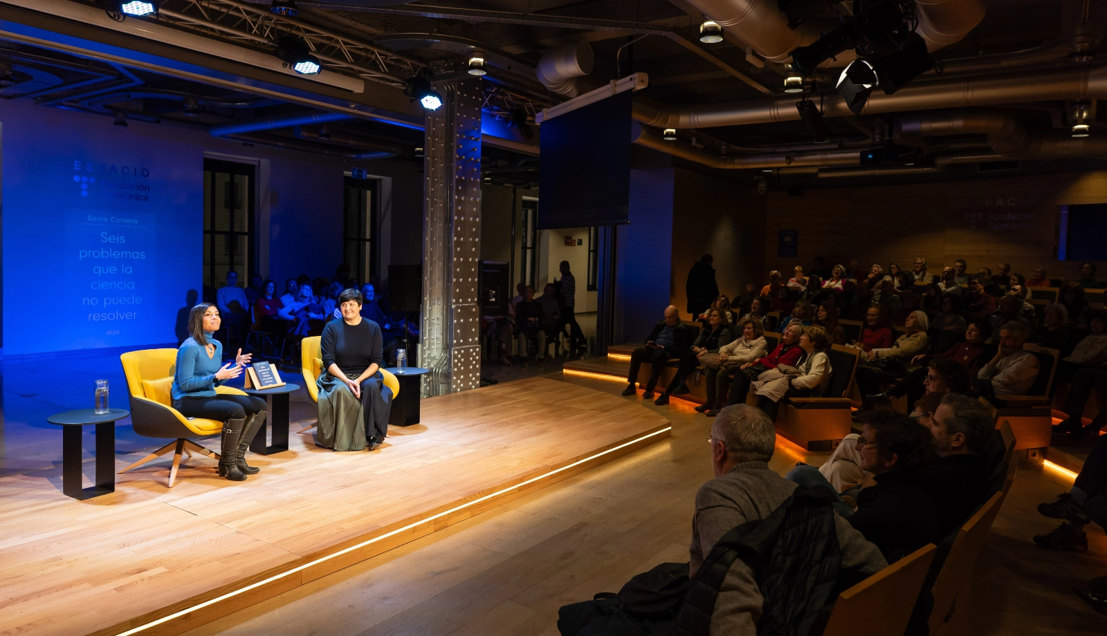 Un momento del evento ‘Encuentro con Sonia Contera. Seis problemas que la ciencia no puede resolver’