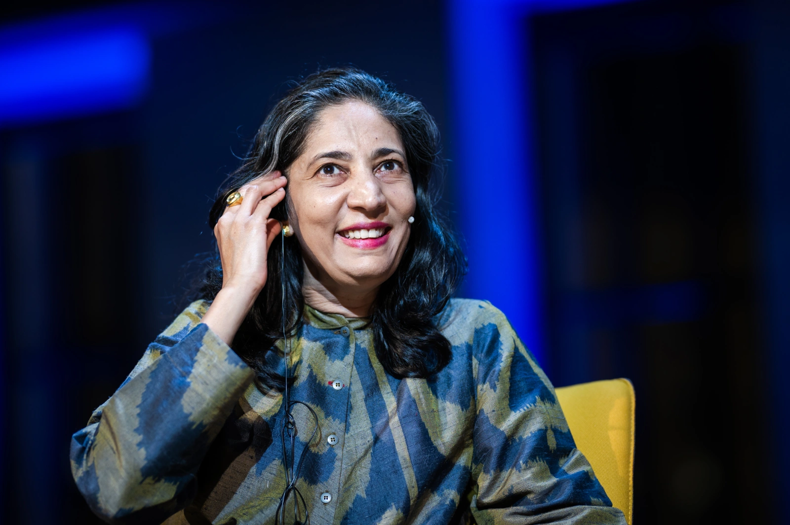 Recibimos en nuestro auditorio a Kiran Desai, quien presenta su última novela tras veinte años, La soledad de Sonia y Sunny, en una conversación con la periodista Inés Martín Rodrigo.