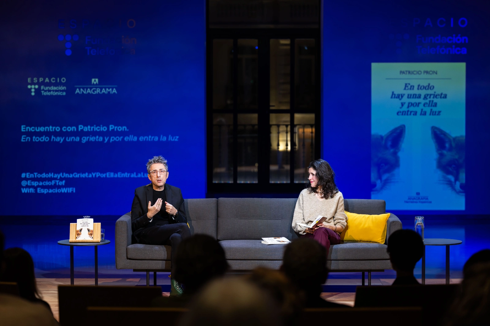 Una instantánea del Encuentro con Patricio Pron. En todo hay una grieta y por ella entra la luz