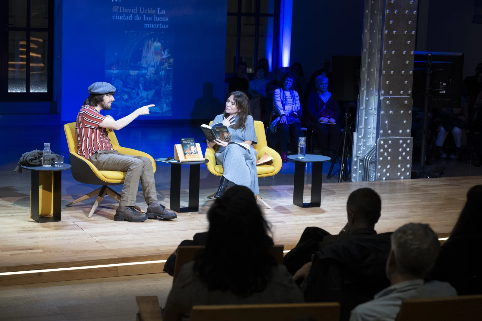 Un momento del encuentro con el Premio Nadal David Uclés