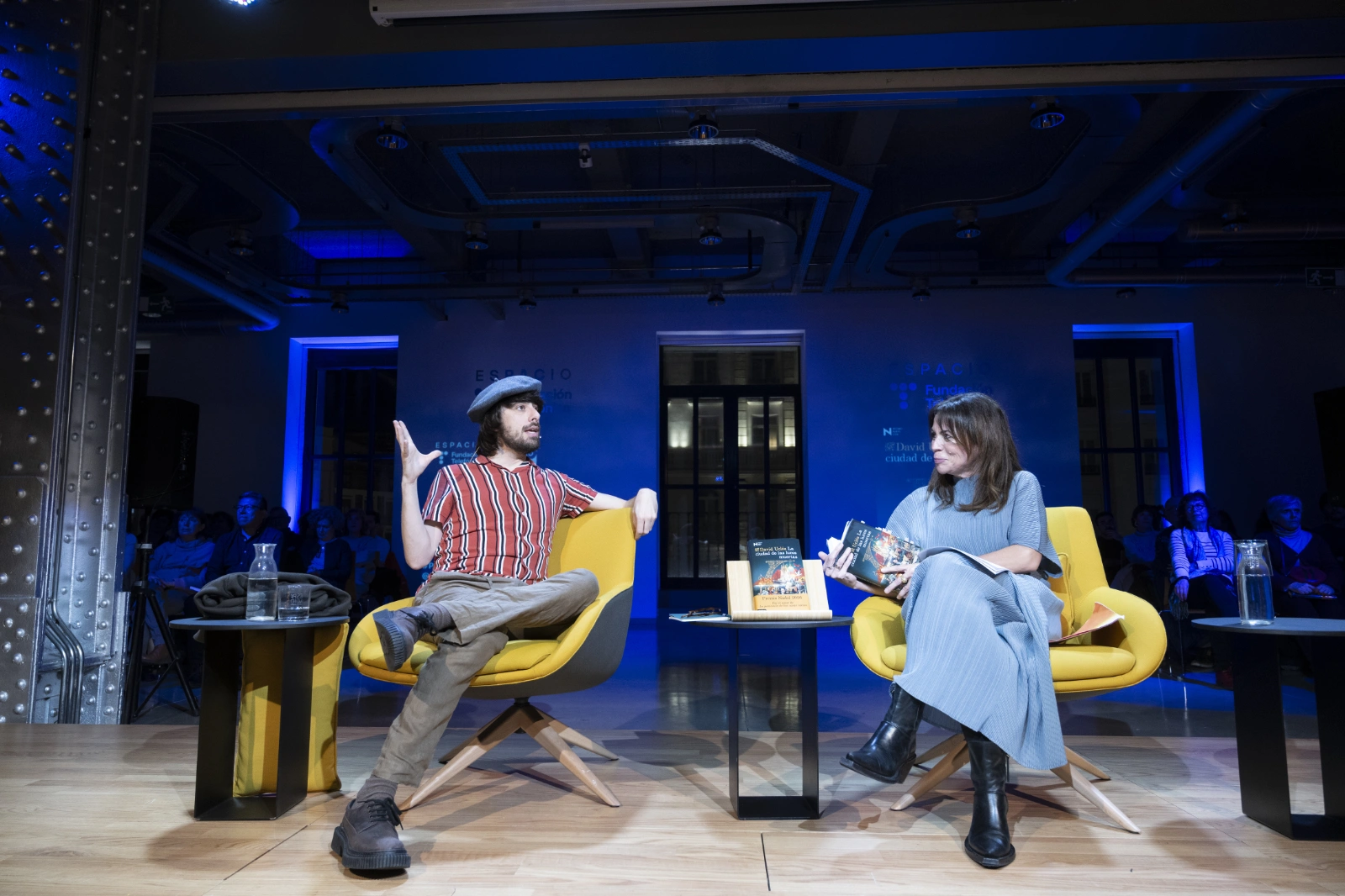 Un momento del encuentro con el Premio Nadal David Uclés