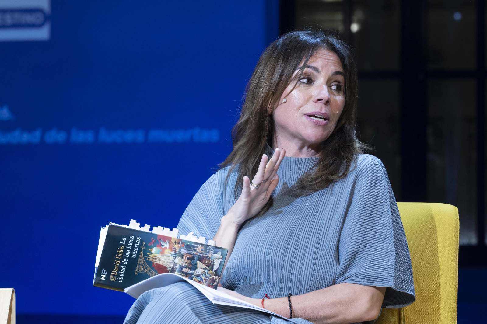 Un momento del encuentro con el Premio Nadal David Uclés