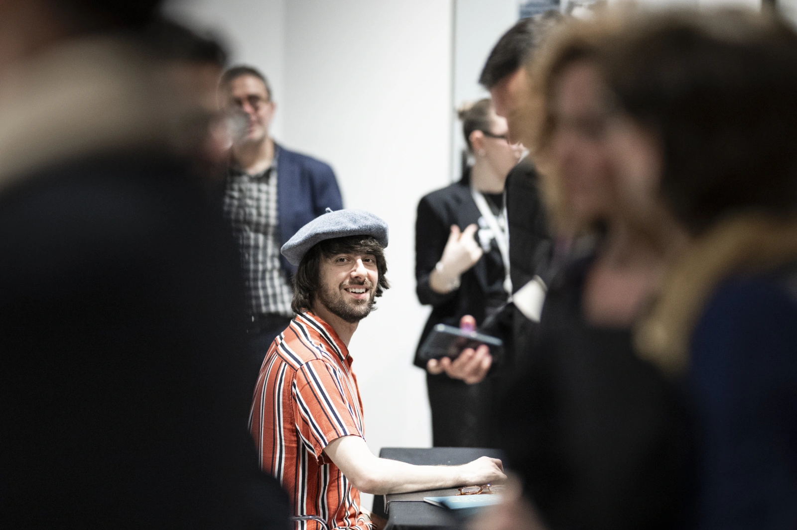 Un momento del encuentro con el Premio Nadal David Uclés