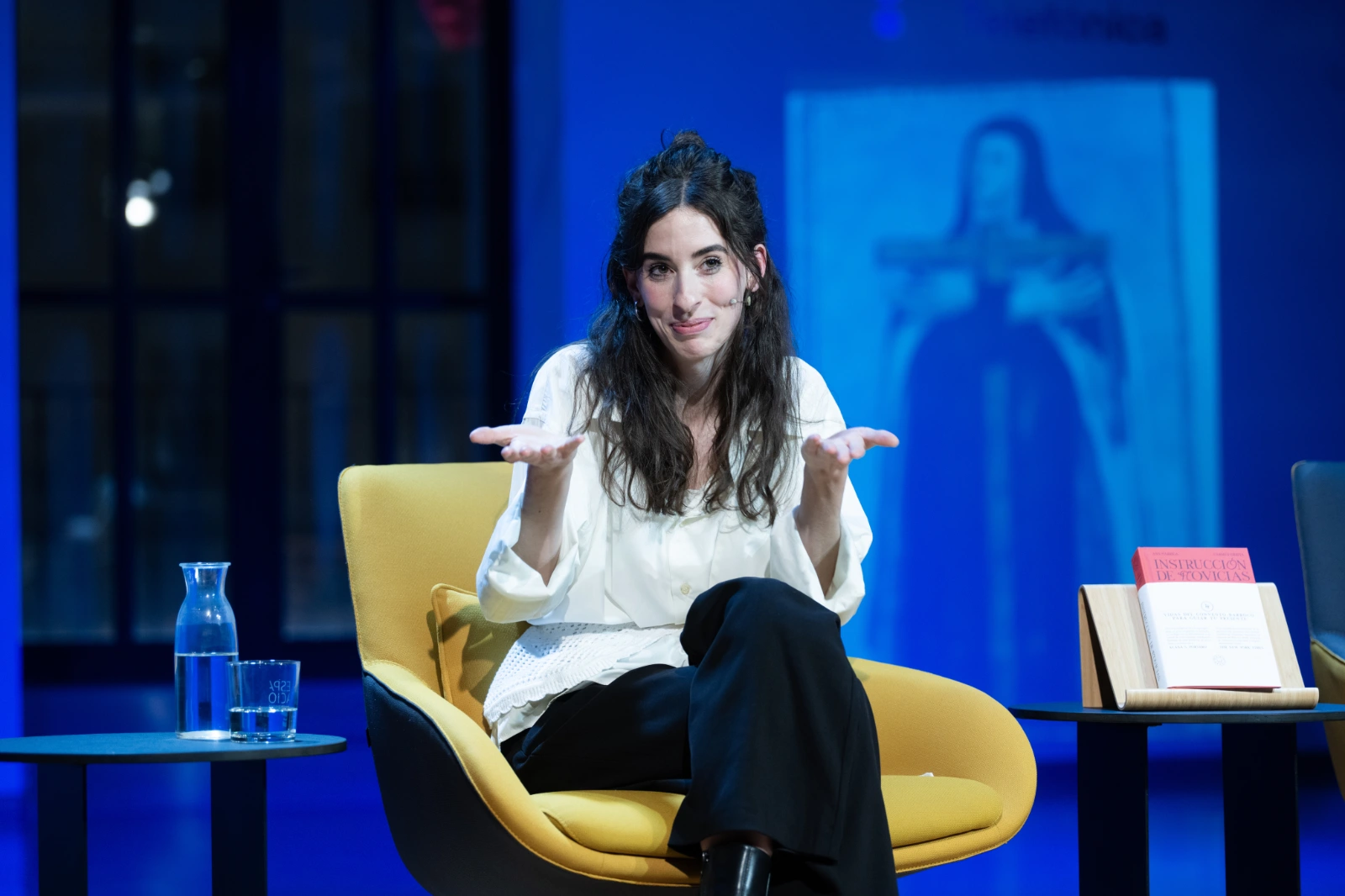 Un momento del encuentro con Ana Garriga y Carmen Urbita. ‘Instrucción de novicias’