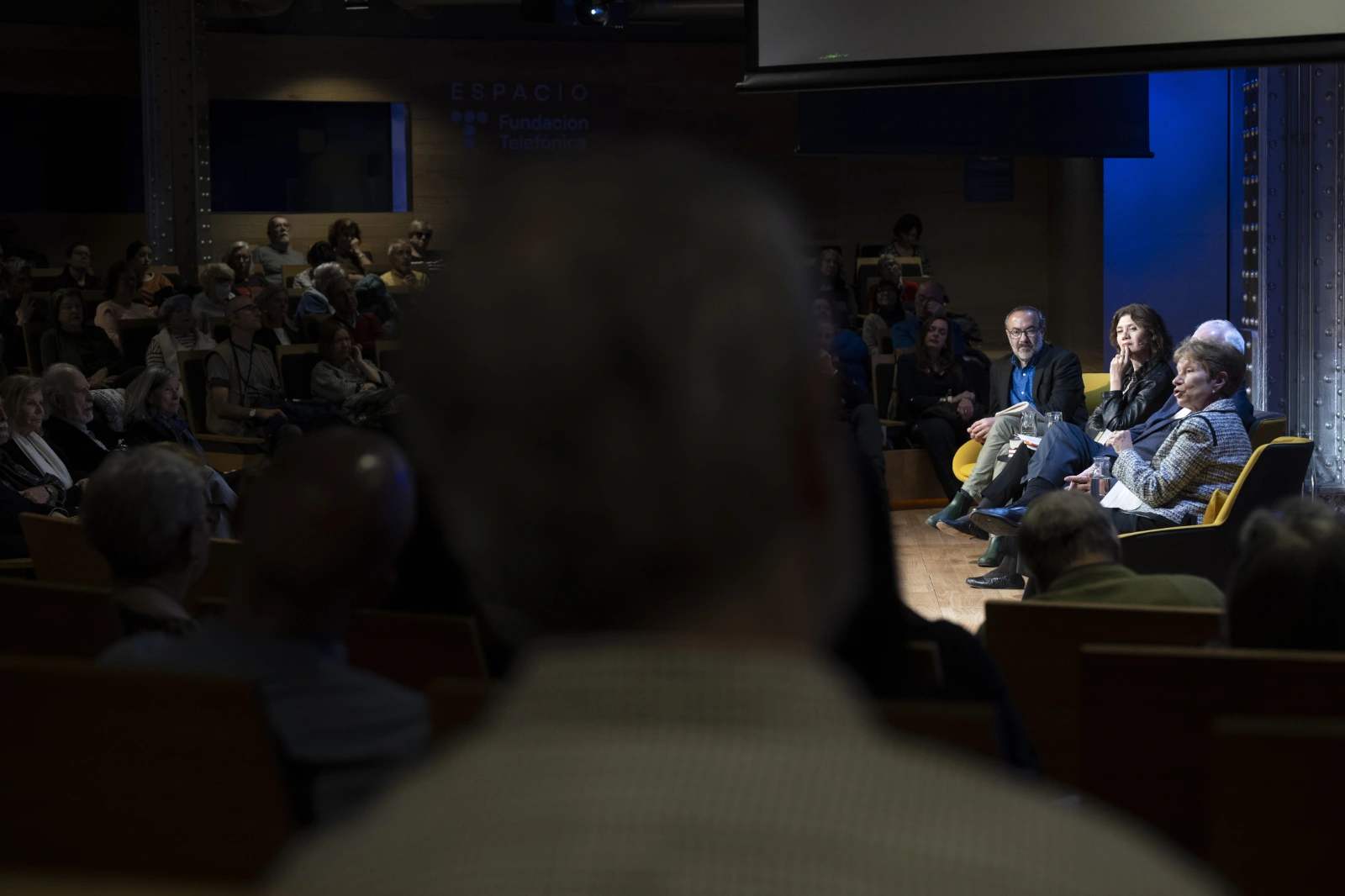 Un momento del encuentro para repasar la obra de Luis Mateo Díez