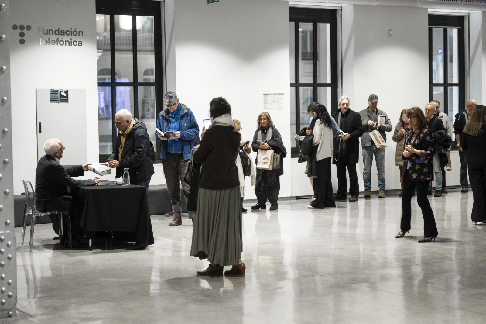 Un momento del encuentro para repasar la obra de Luis Mateo Díez
