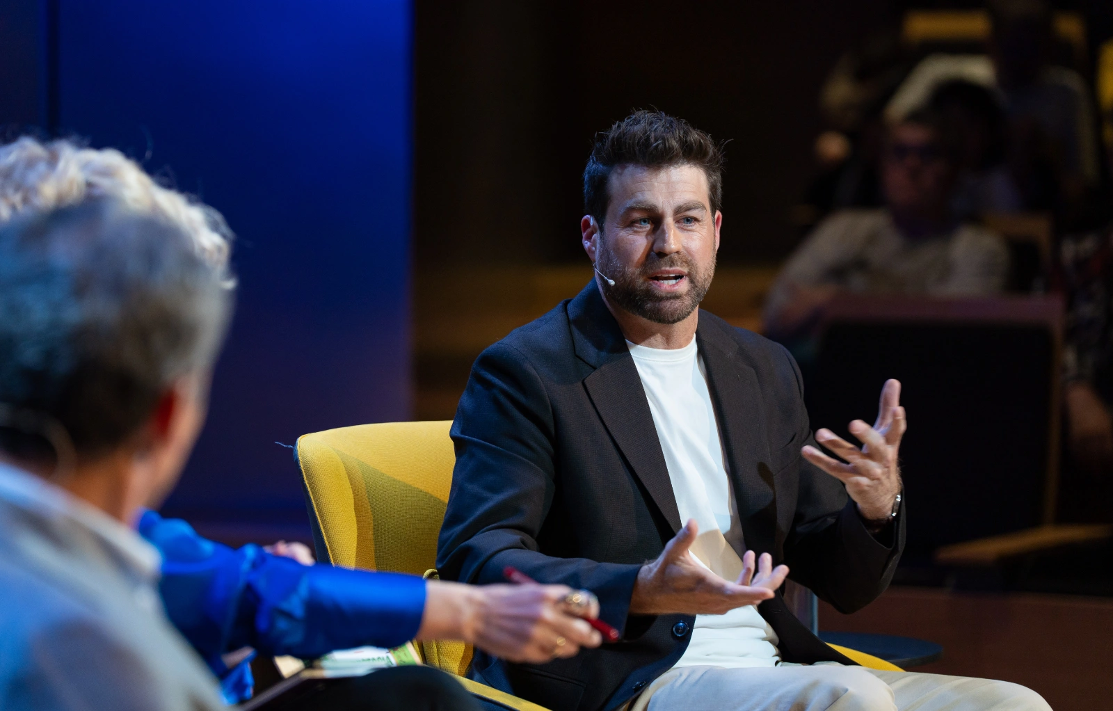 Un instante del Encuentro con Pedro Duque e Ignacio Martín Lerma. De las cuevas al espacio.