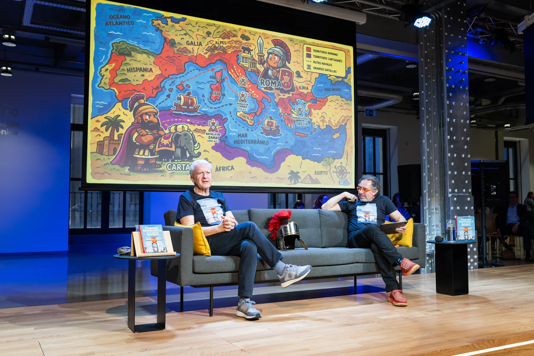 Damos la bienvenida en nuestro auditorio a Emilio del Río, que nos invita a viajar a la antigua Roma y nos presenta Pequeña historia de la Antigua Roma (Espasa, 2026) acompañado por el Mago More