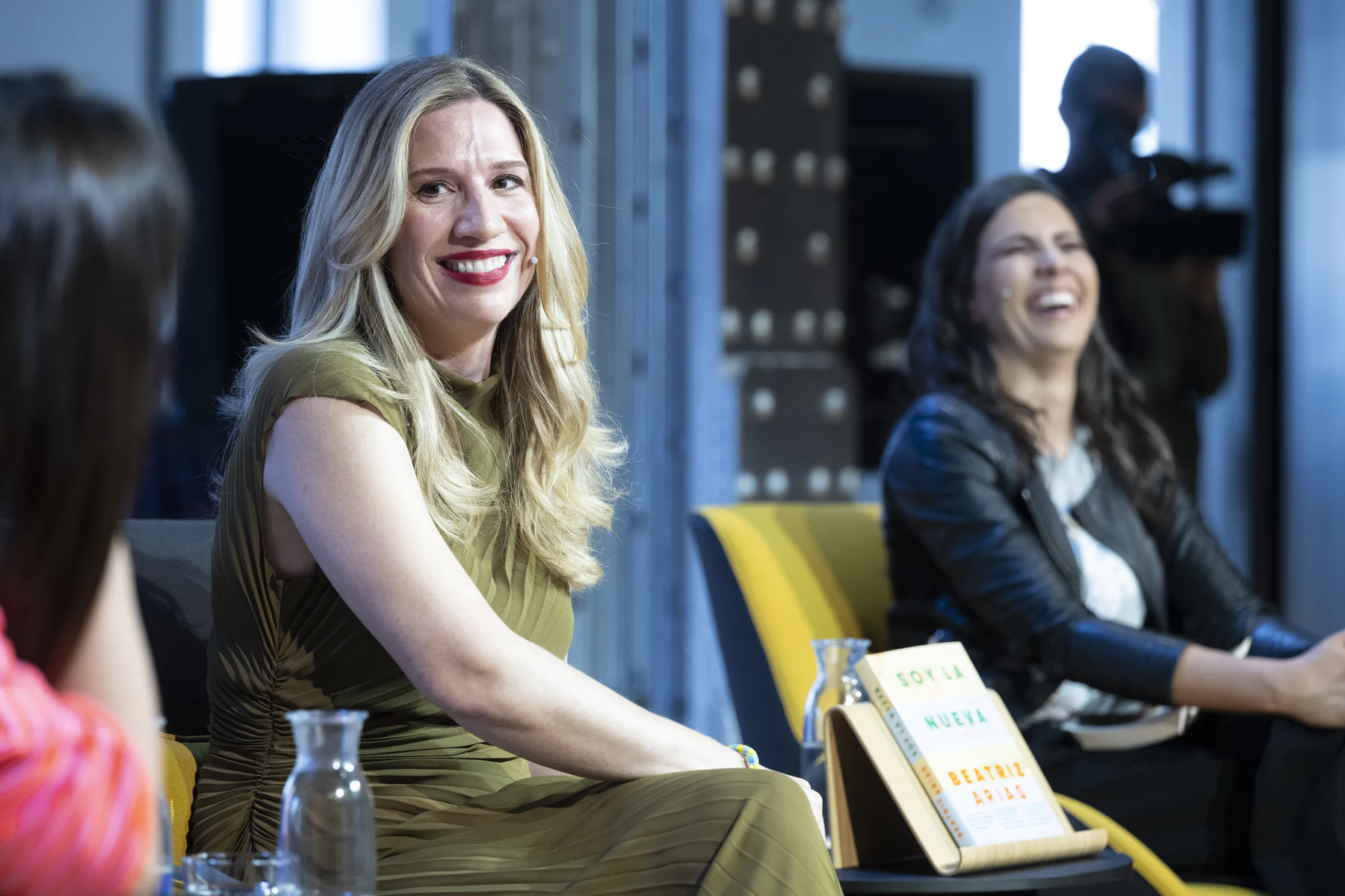 Un momento en la presentación de 'Soy la nueva' de Beatriz Arias