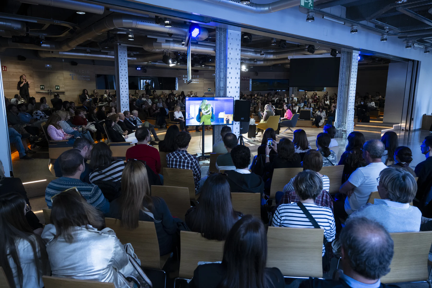 Un momento en la presentación de 'Soy la nueva' de Beatriz Arias
