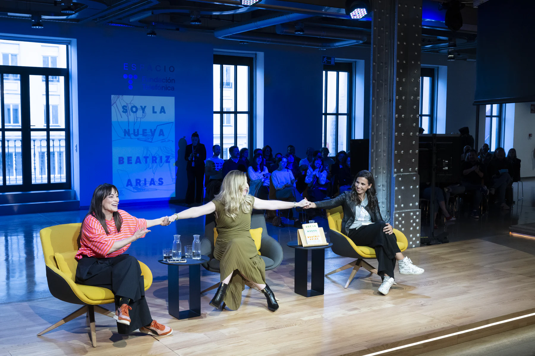 Un momento en la presentación de 'Soy la nueva' de Beatriz Arias