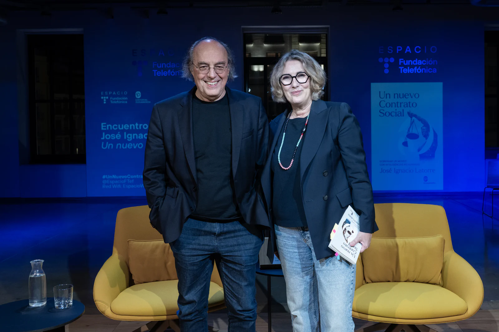 Un momento del encuentro con José Ignacio Latorre y Montserrat Domínguez para presentar Un nuevo contrato social