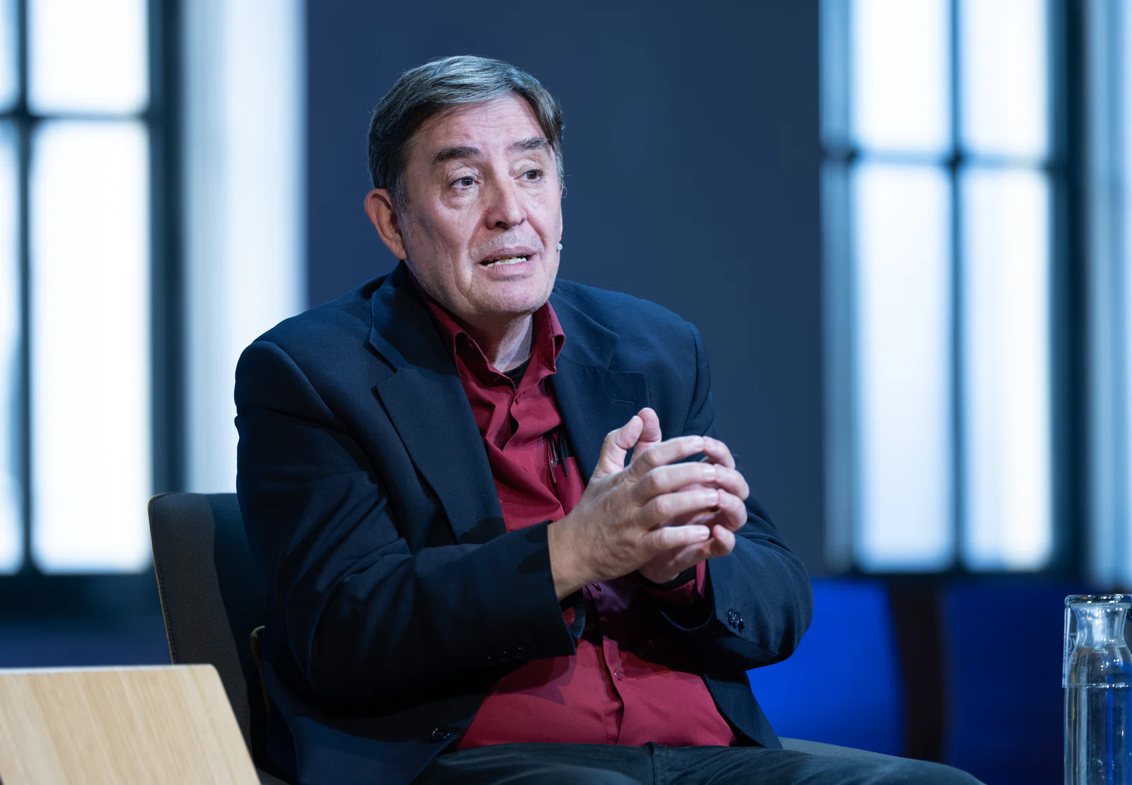 Imagen: un momento de la presentación de La Mejor Edad, novela de Luis García Mon tero