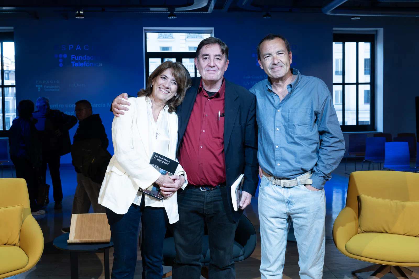 Imagen: un momento de la presentación de La Mejor Edad, novela de Luis García Mon tero