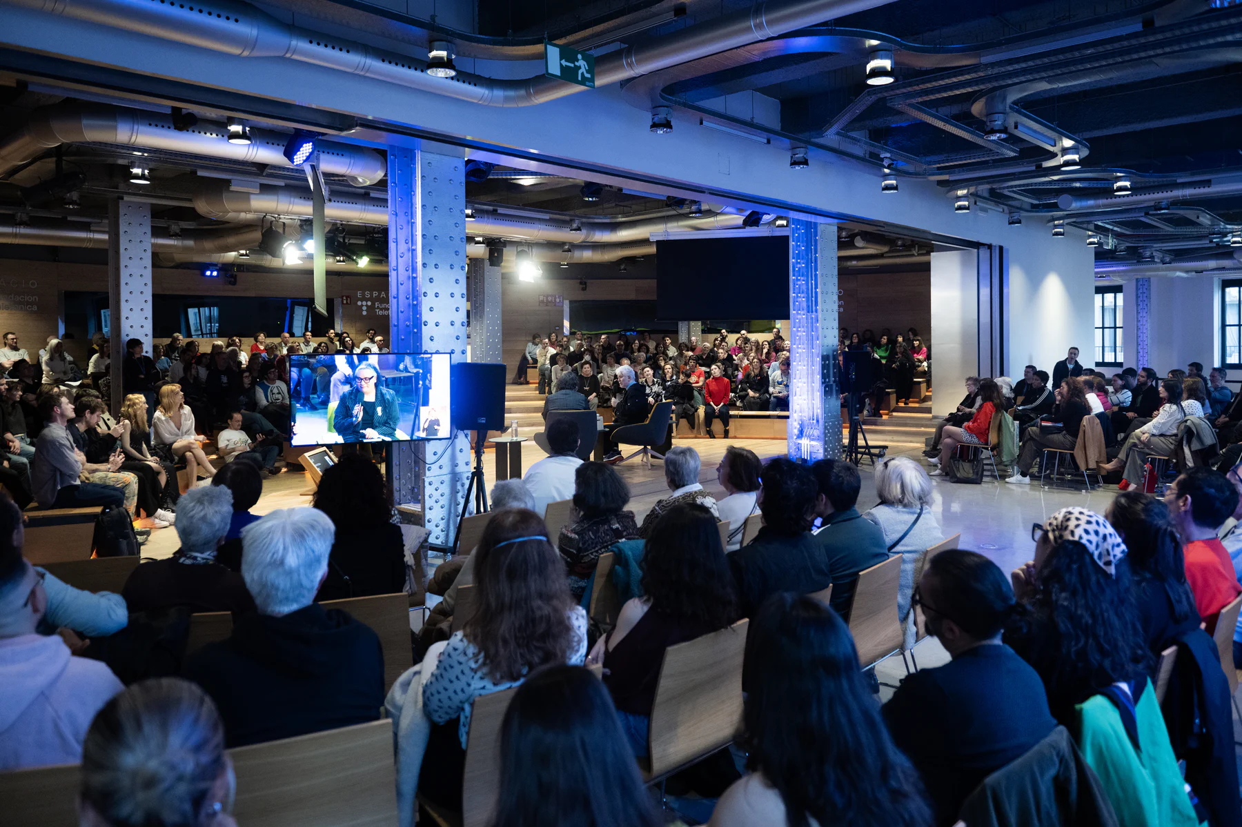 Presentamos un encuentro con el escritor y director de cine Pedro Almodóvar, en el que conversará con la escritora Alana S. Portero a propósito de su último libro, Amarga Navidad, que acompaña su próxima película.