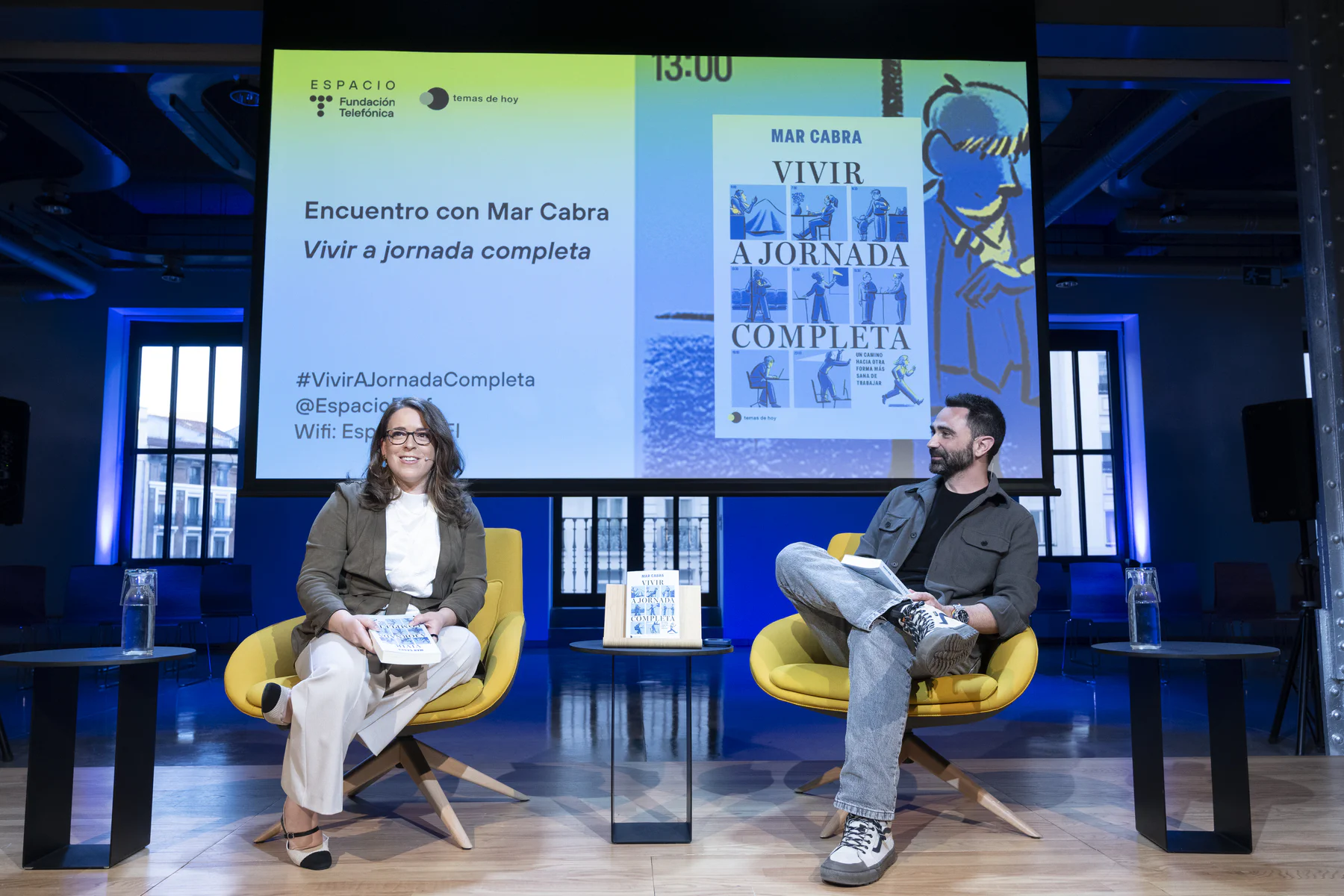 La periodista española ganadora de un Pulitzer, Mar Cabra, presenta Vivir a jornada completa acompañada por el periodista Joaquín Castellón.