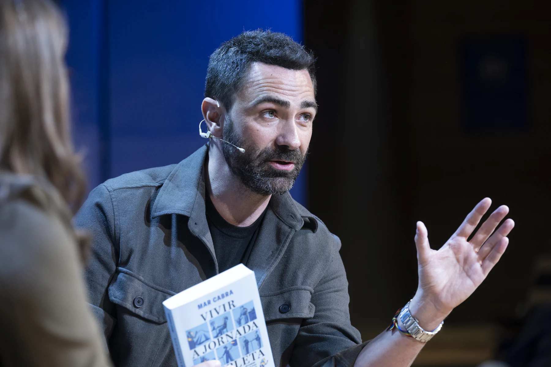 La periodista española ganadora de un Pulitzer, Mar Cabra, presenta Vivir a jornada completa acompañada por el periodista Joaquín Castellón.